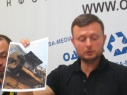 Владелец сгоревшего автомобиля в центре Одессы обвиняет застройщика в терроризме