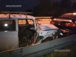 ДТП в Киеве: на Богатырской дедушка на Москвиче повредил три автомобиля. видео