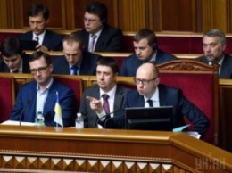 Яценюк обвинил Раду в нежелании нежелании поднимать экономику Украины