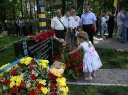 Погибшим в АТО пограничникам установили мемориальный камень в Киеве