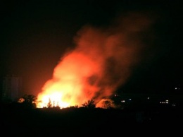 В Харькове сгорела казарма бывшего военного училища (ВИДЕО)