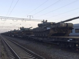 Reuters: Россия собирает мощную группировку войск у границы с Украиной