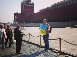 В России предлагают ввести в учебную программу курс по противодействию "цветным революциям"