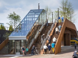 В Нидерландах открылся мост, который генерирует солнечную энергию для окрестных домов