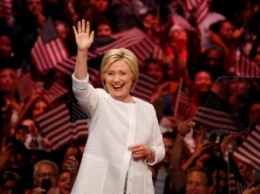 Клинтон празднует предвыборную победу в Калифорнии