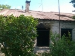 В Кальмиусском районе Мариуполя горел дом (ФОТО)