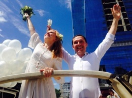 Дочь крымского вице-премьера сыграла свадьбу в Киеве и укатила на Запад