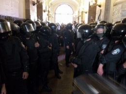 Шабаш во Львове: "активисты" штурмуют мэрию