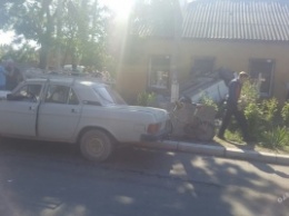 ДТП в Одесской области: Renault влетело в жилой дом и перевернулось (фото)