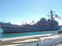 Кремль обвинил США в поддержании напряженности и готовит ответный "удар" на прибытие американского эсминца в Черное море