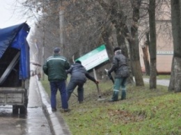 Ингульский район Николаева продолжают очищать от незаконной рекламы