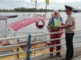 Перед выходными днями спасатели провели рейды на водных объектах Херсонской области