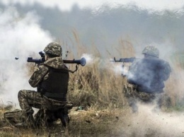 За день боевики 26 раз обстреляли украинских военных, - штаб АТО