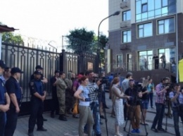 Праздник агрессора сорван: активисты заблокировали консульство РФ в Одессе, не дав провести прием ко "Дню России"