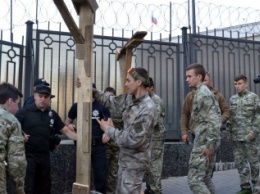 К консульству России в Одессе доставлены виселицы: активисты настроены действовать решительно