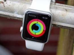 Apple Watch второго поколения могут получить изогнутый экран