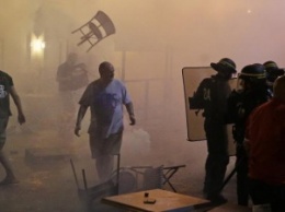 В Марселе продолжаются столкновения между футбольными фанатами и полицией