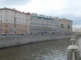 Из Обводного канала в Москве извлекли тело мужчины в белых ботинках