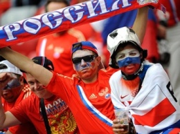 В Марселе происходят массовые драки фанатов сборных России и Англии