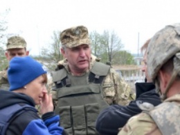 Нет ни одного российского офицера, который не отдавал бы нам честь, - генерал ВСУ на Донбассе
