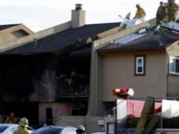 Самолет упал на жилой дом в США, есть жертвы (ФОТО)