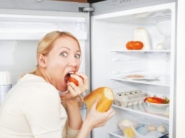 Ученые: Прием пищи после 20:00 приводит к ожирению