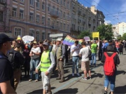 Порядок на Марше равенства обеспечивают более тысячи Нацгвардейцев