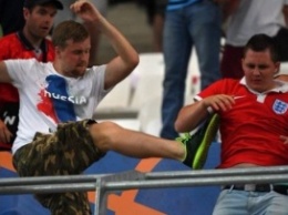 УЕФА обещает России жесткие санкции за драку фанов в Марселе