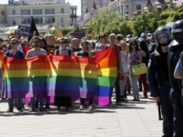 Гей-парад в Киеве: ЛГБТ-прайд и Марш равенства охраняют более 6 тыс. полицейских (Видео)