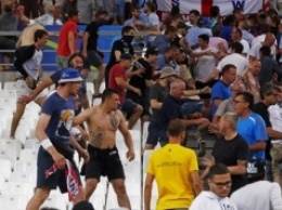 МВД Франции возложило вину за столкновения фанатов на "мировой футбол"