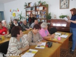 «Будь современным - пользуйся интернет-услугами» - николаевских пенсионеров научили пользоваться Интернетом для общения с властью (ФОТО)