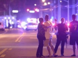 В результате стрельбы в гей-клубе в Орландо погибли около 20 человек, - полиция