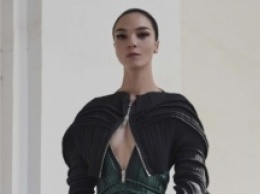 Мариякарла Босконо и Белла Хадид представили новую коллекцию круизной одежды Givenchy