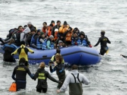 В Италию за три дня приплыли более 3 тысяч беженцев: береговой охране пришлось спасать мигрантов в море