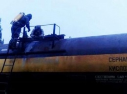 На Днепропетровщине спасатели ликвидировали утечку серной кислоты
