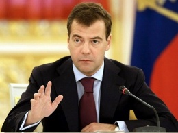 Медведев поручил проработать вопрос индексации зарплат в 2016 году