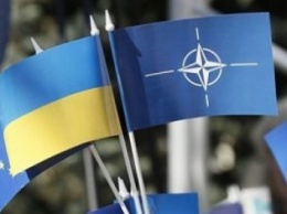 В НАТО Украине пообещали помощь и поддержку в борьбе с Россией