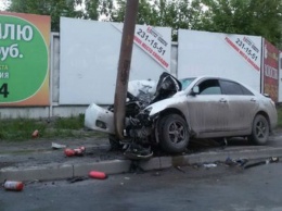 В Красноярске не пристегнутый водитель разбился насмерть о фонарный столб