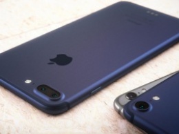 IPhone 7 и iPhone 7 Plus в цвете «Deep Blue» выглядят роскошно