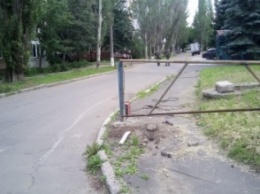 В Донецке "дэнээровцы" поставили блокпост во дворах жилых домов (ФОТО)