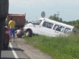 Маршрутка в кювете. Вытащить ГАЗель помогли очевидцы ДТП