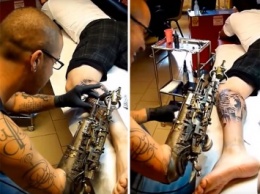 Этот парень делает татуировки, хотя у него нет руки! Зато есть уникальный протез