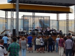 В торжественной обстановке в Бердянске завершился фестиваль «Стальная волна»