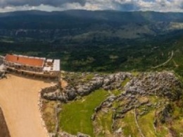 Черногория открыла отель на вершине скалы