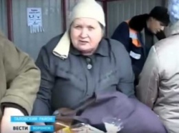 Путин поднял Россию с колен: пенсионеры в деревнях разметают гнилой хлеб - на нормальную еду денег нет