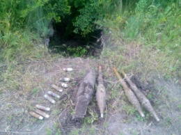Возле закрытого КПВВ «Золотое» обнаружили боеприпасы. Фото