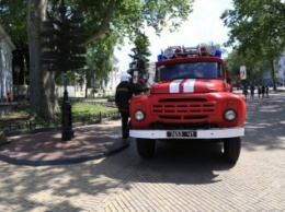 Возле одесской мэрии ищут взрывчатку (фото)