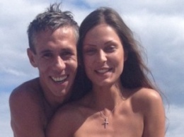 Алексей Панин поделился откровенными фото с бывшей женой на нудистском пляже