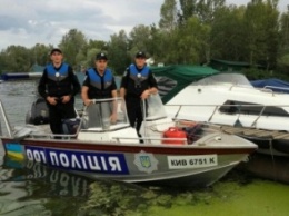 В Днепре патрульных пересадили на лодки