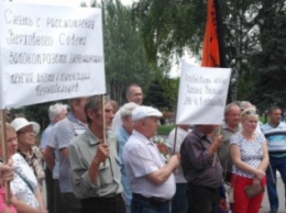 В Покровске (Красноармейске) митингующее чернобыльцы «готовы идти на Киев»
